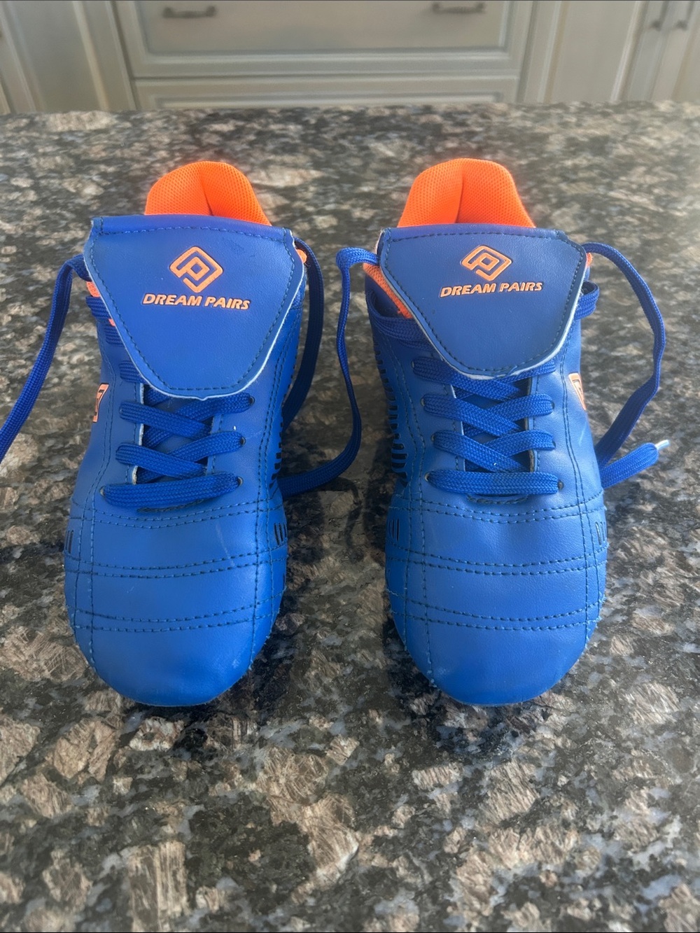 DREAM PARIS SOCCER FOOTBALL CLEATS SIZE 2